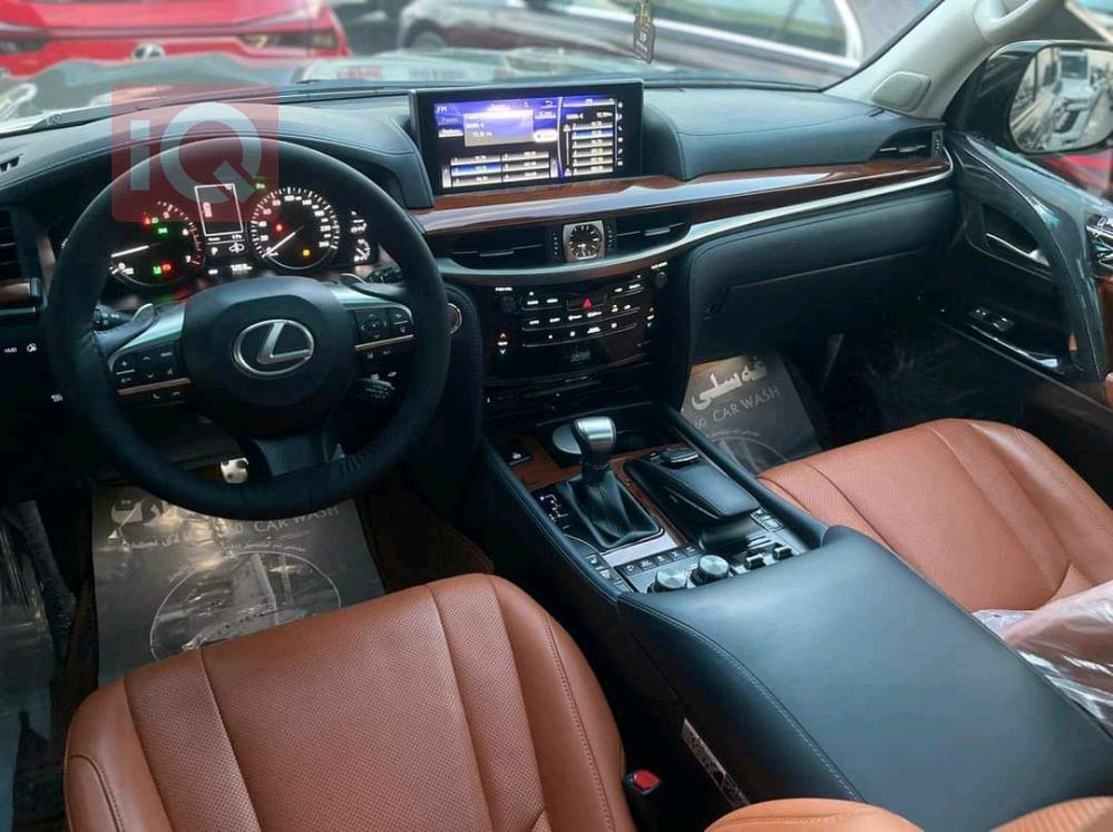 Lexus LX
